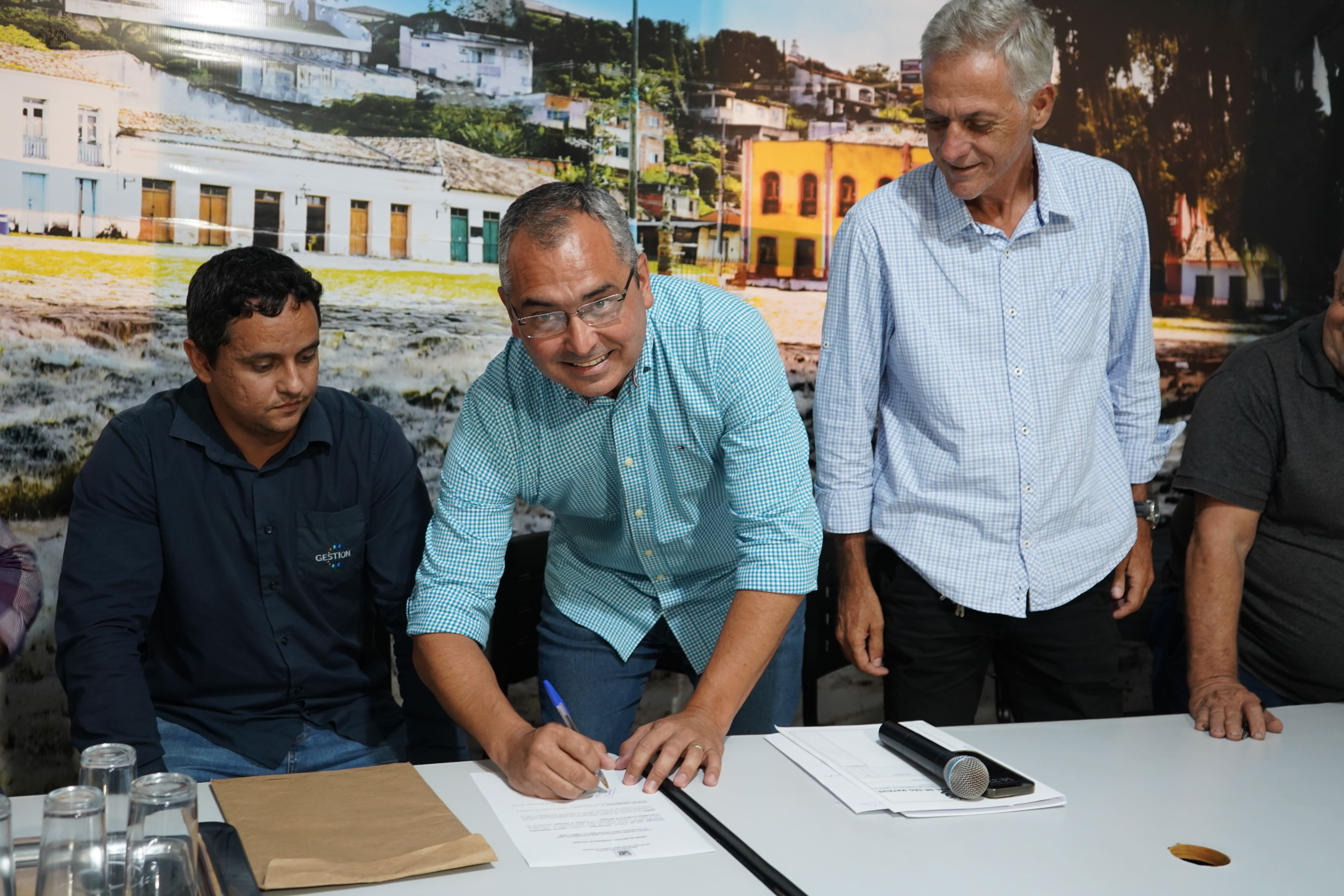 CERIMÔNIA DE ASSINATURA DE ORDENS DE SERVIÇO EM SÃO MATEUS: AVANÇOS PARA O FUTURO