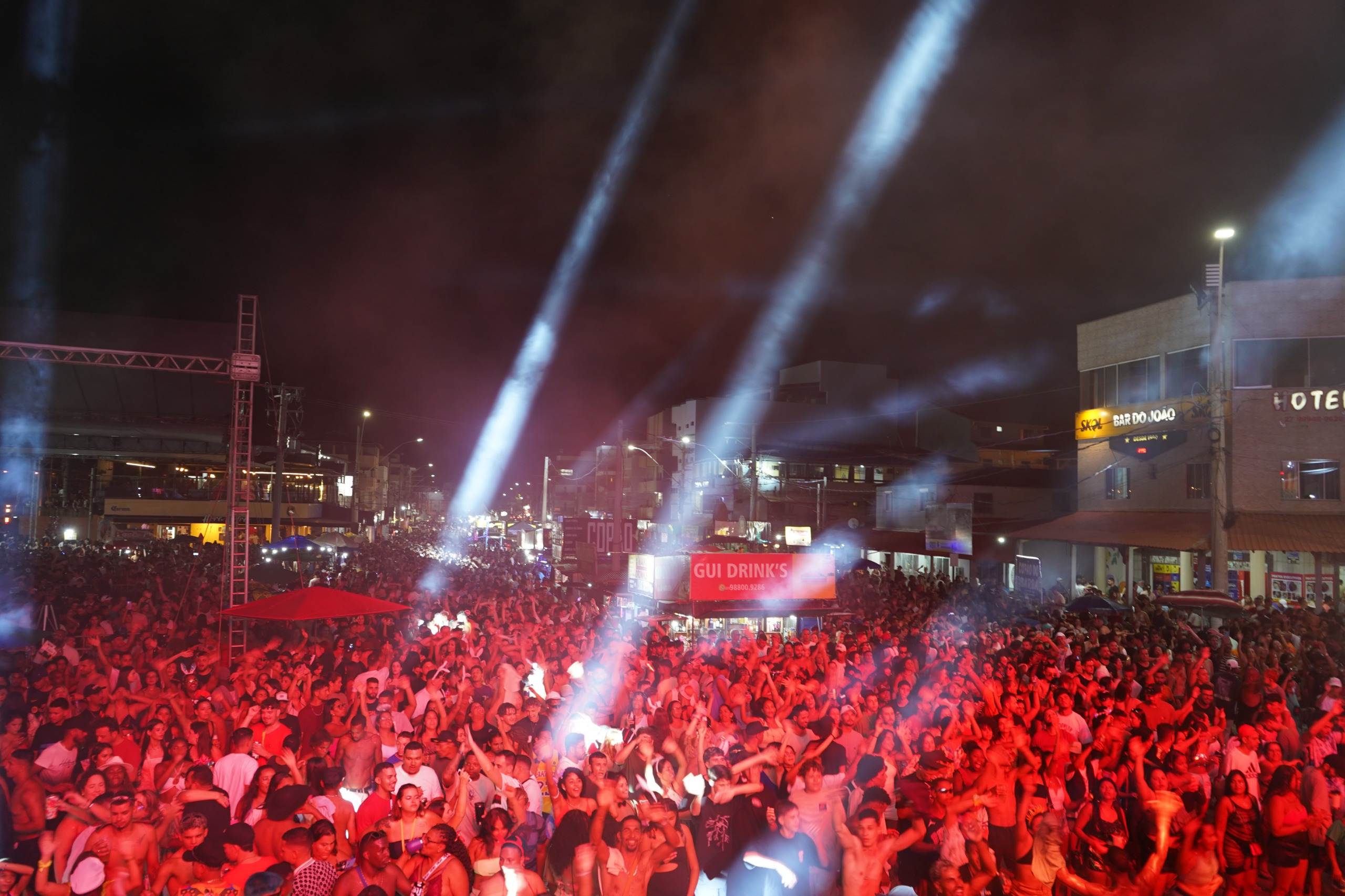 FOTOS DA SEGUNDA NOITE DE FOLIA: SÁBADO DO “GURIRI CARNAVAL 2025” É UM SUCESSO ABSOLUTO