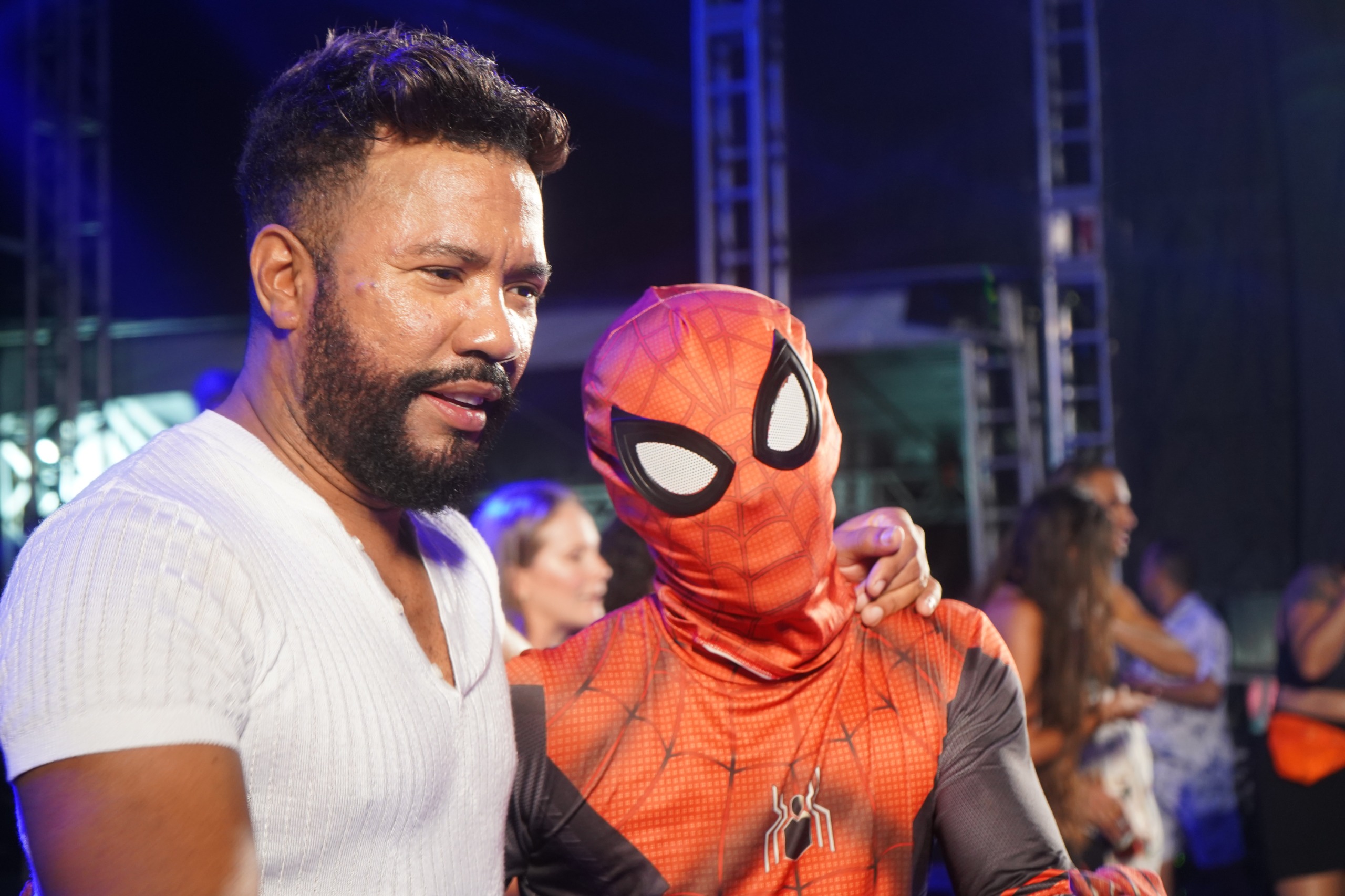 FOTOS DA SEGUNDA NOITE DE FOLIA: SÁBADO DO “GURIRI CARNAVAL 2025” É UM SUCESSO ABSOLUTO
