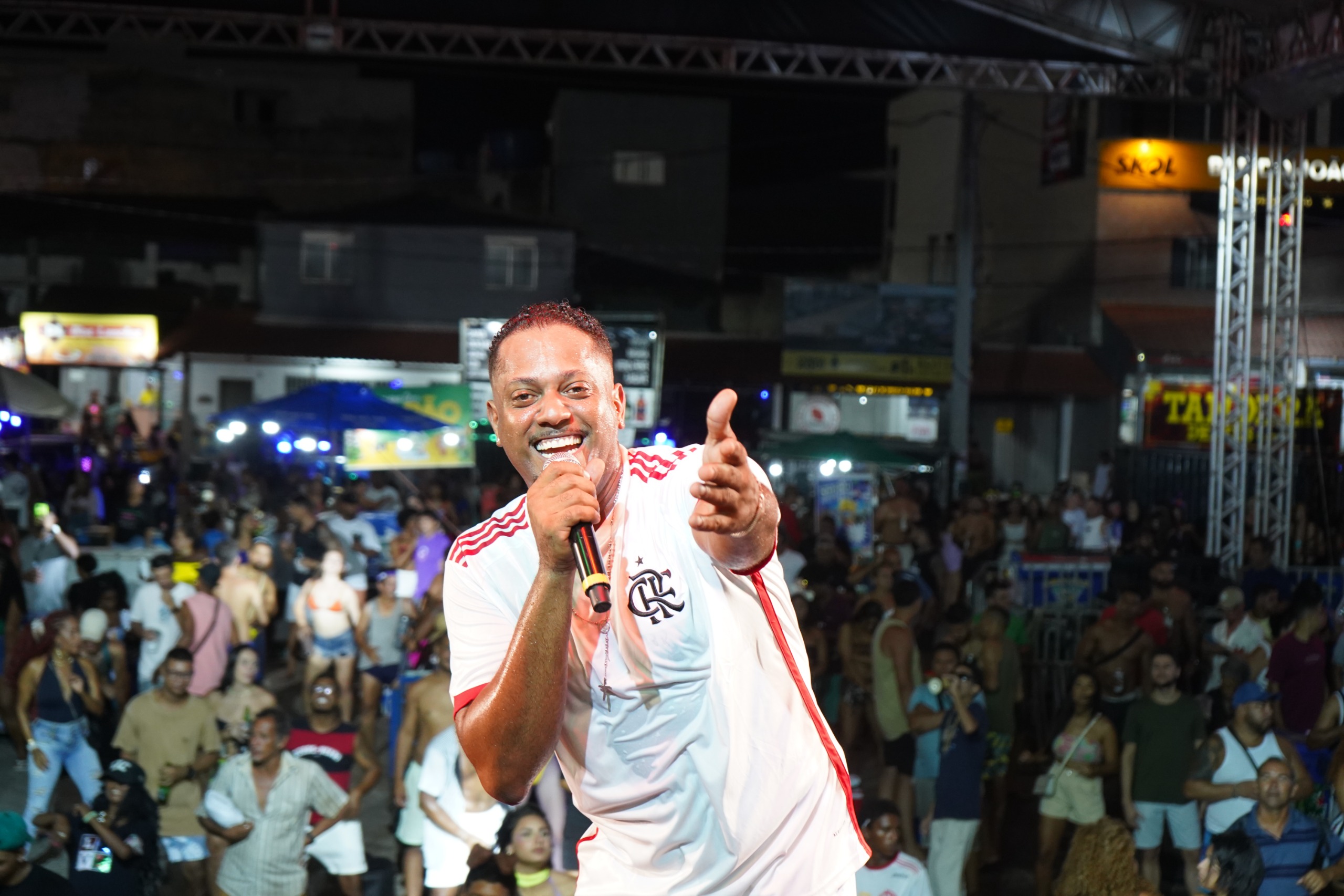 FOTOS DA SEGUNDA NOITE DE FOLIA: SÁBADO DO “GURIRI CARNAVAL 2025” É UM SUCESSO ABSOLUTO