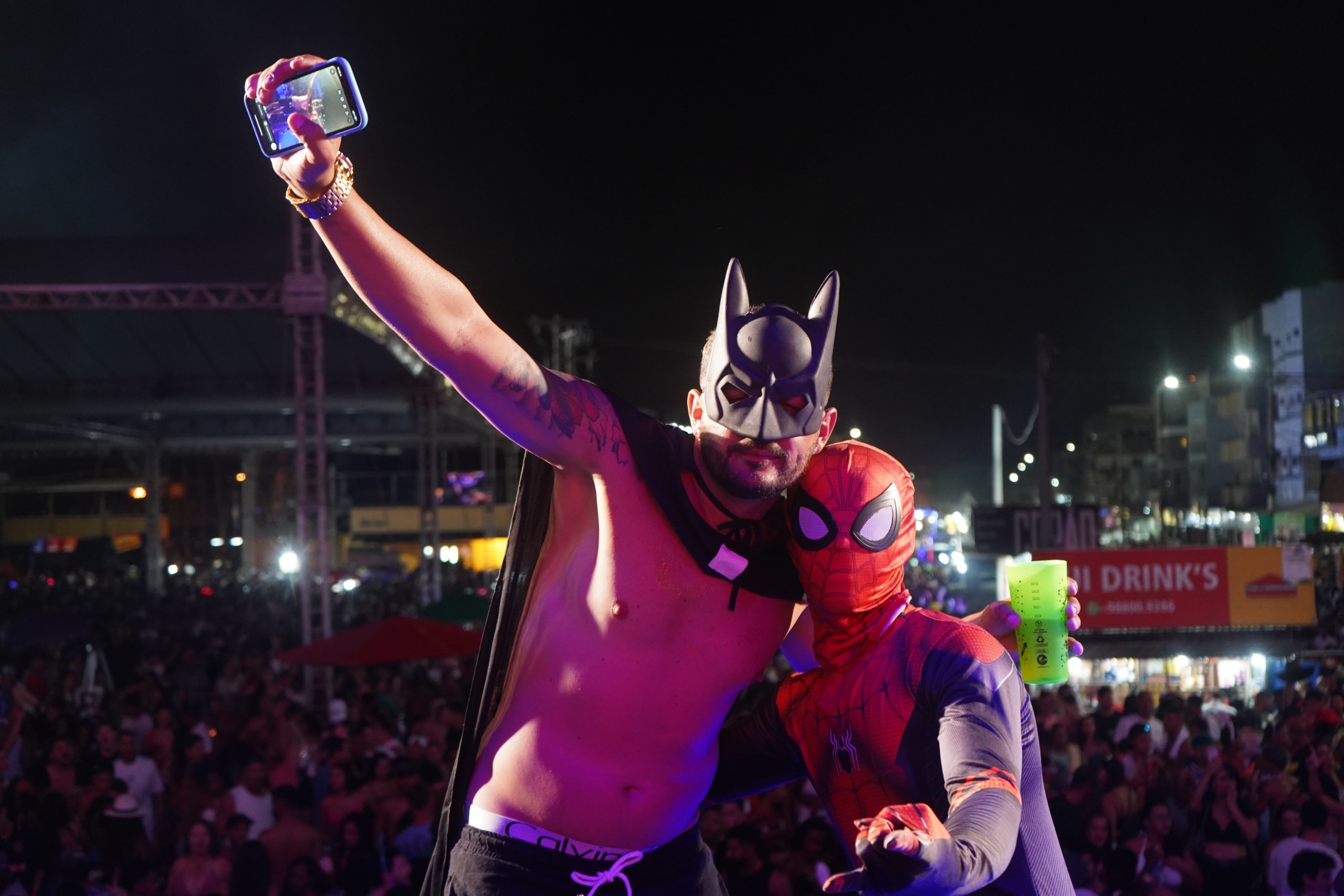 FOTOS DA SEGUNDA NOITE DE FOLIA: SÁBADO DO “GURIRI CARNAVAL 2025” É UM SUCESSO ABSOLUTO