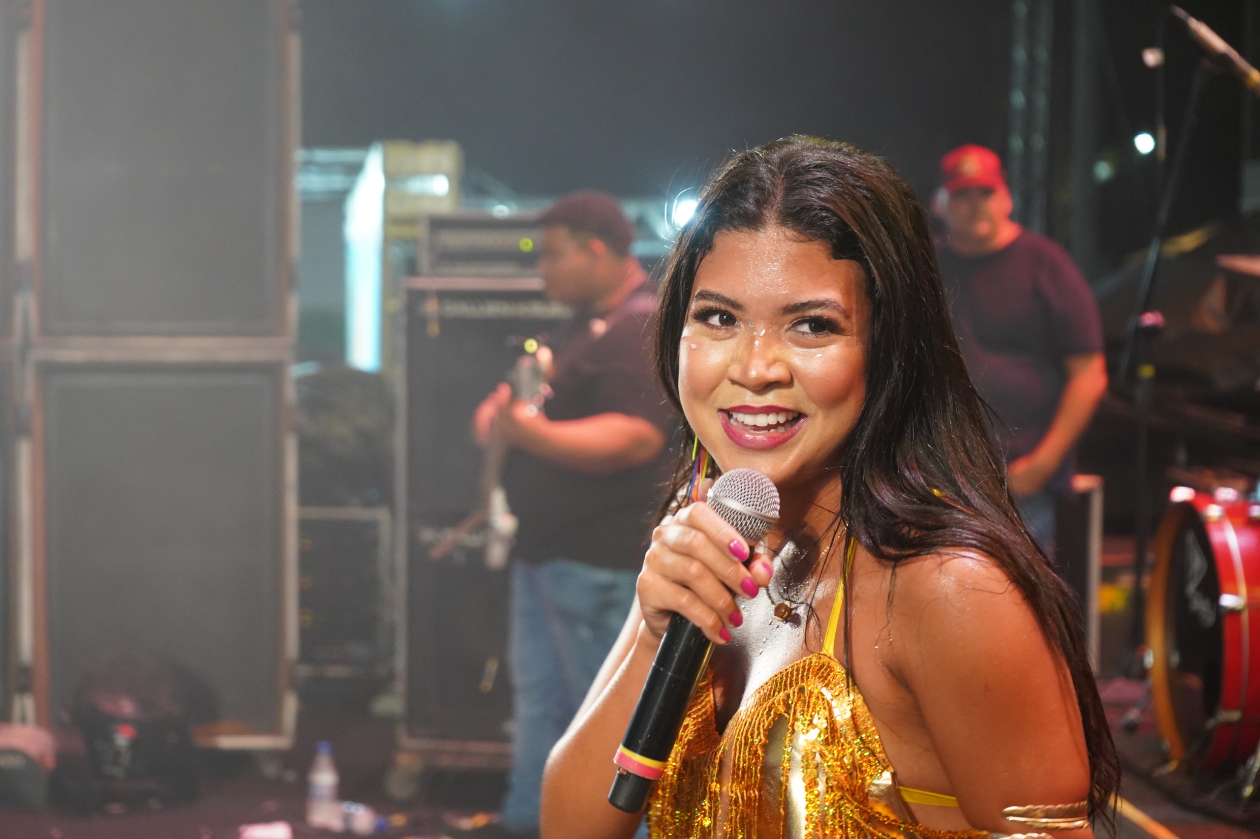 FOTOS DA SEGUNDA NOITE DE FOLIA: SÁBADO DO “GURIRI CARNAVAL 2025” É UM SUCESSO ABSOLUTO