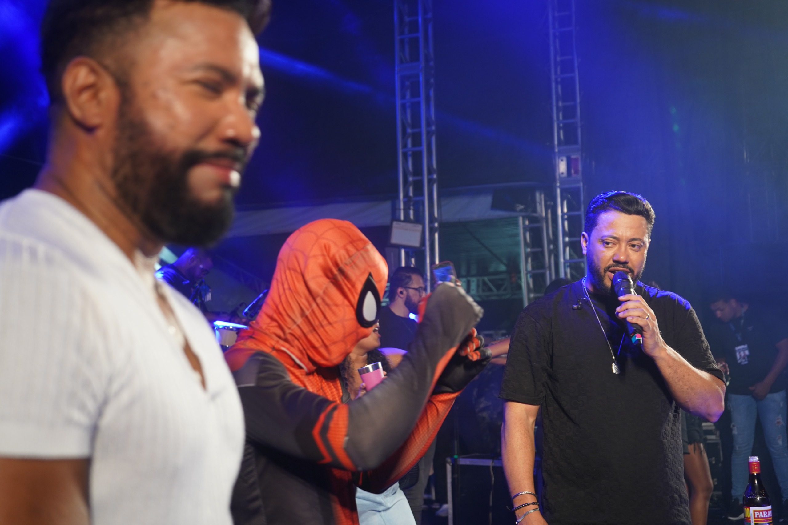 FOTOS DA SEGUNDA NOITE DE FOLIA: SÁBADO DO “GURIRI CARNAVAL 2025” É UM SUCESSO ABSOLUTO