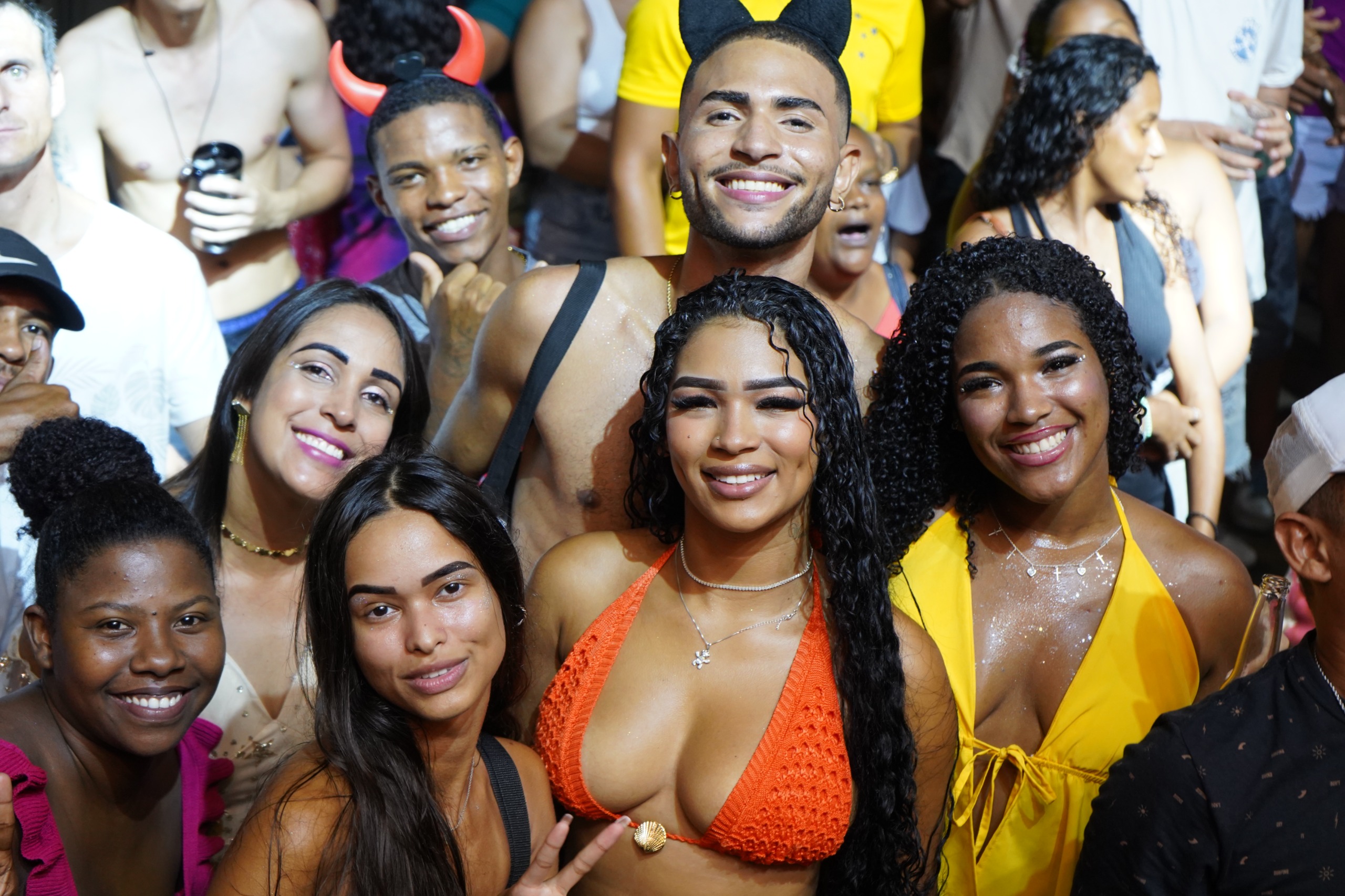 FOTOS DA SEGUNDA NOITE DE FOLIA: SÁBADO DO “GURIRI CARNAVAL 2025” É UM SUCESSO ABSOLUTO
