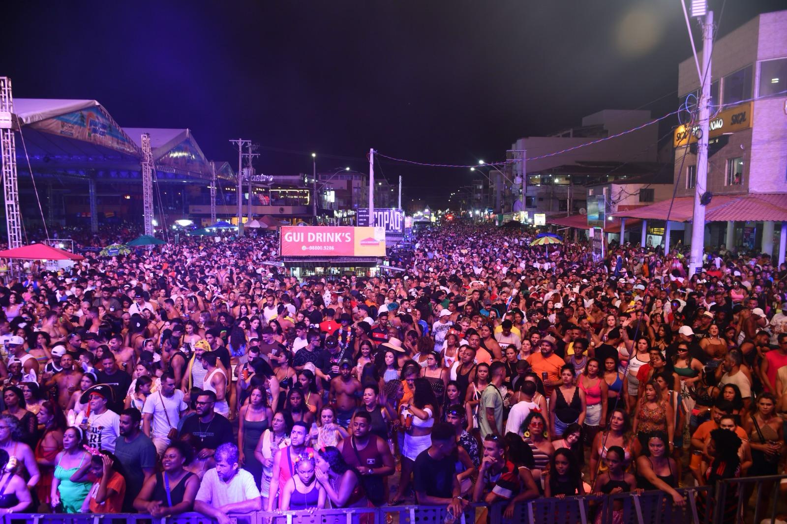 FOTOS DA TERCEIRA NOITE DO GURIRI CARNAVAL 2025: UMA NOITE MEMORÁVEL DE MÚSICA E ALEGRIA