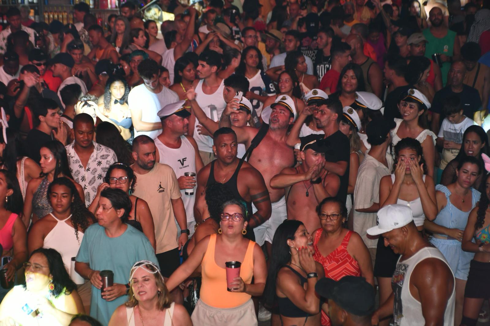 FOTOS DA TERCEIRA NOITE DO GURIRI CARNAVAL 2025: UMA NOITE MEMORÁVEL DE MÚSICA E ALEGRIA