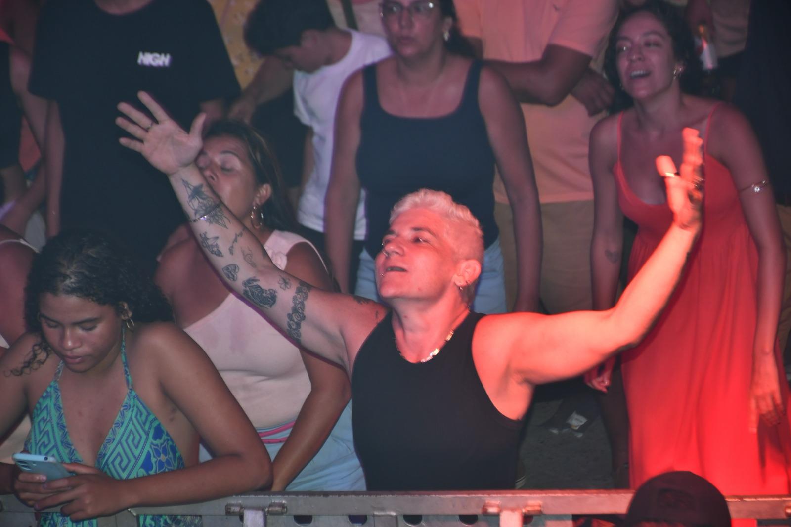 FOTOS DA TERCEIRA NOITE DO GURIRI CARNAVAL 2025: UMA NOITE MEMORÁVEL DE MÚSICA E ALEGRIA