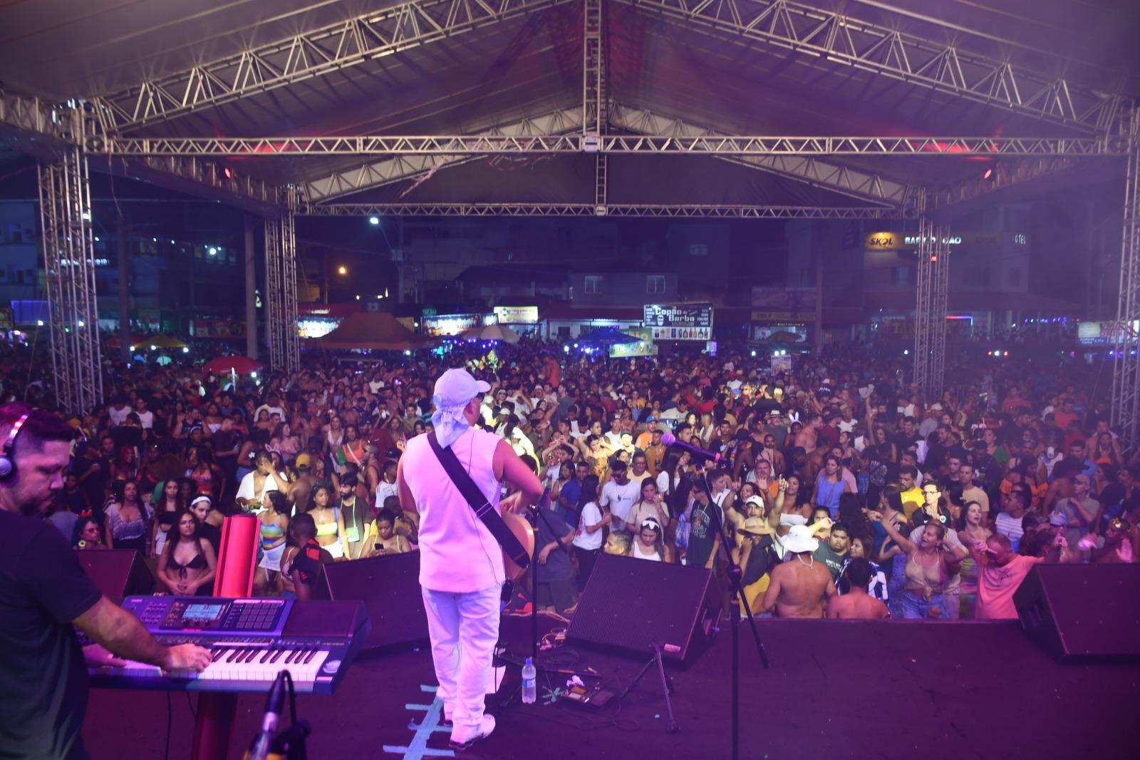 FOTOS DA TERCEIRA NOITE DO GURIRI CARNAVAL 2025: UMA NOITE MEMORÁVEL DE MÚSICA E ALEGRIA