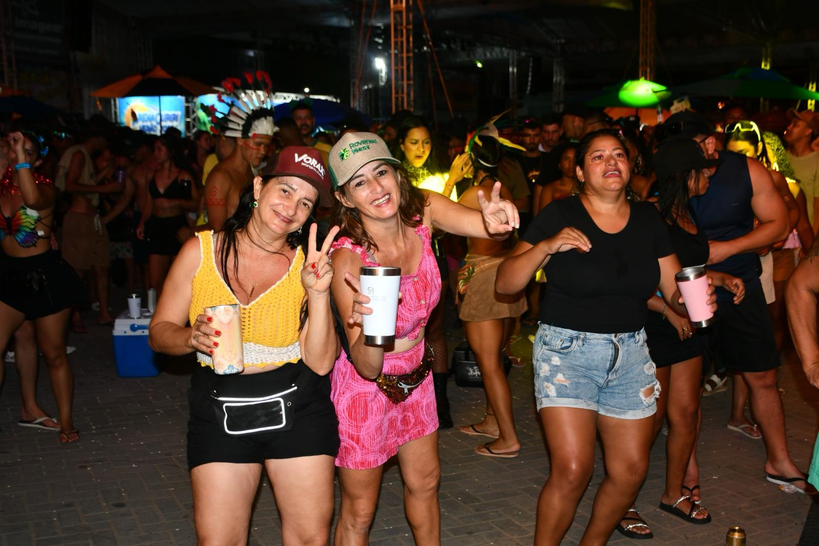 FOTOS DA TERCEIRA NOITE DO GURIRI CARNAVAL 2025: UMA NOITE MEMORÁVEL DE MÚSICA E ALEGRIA