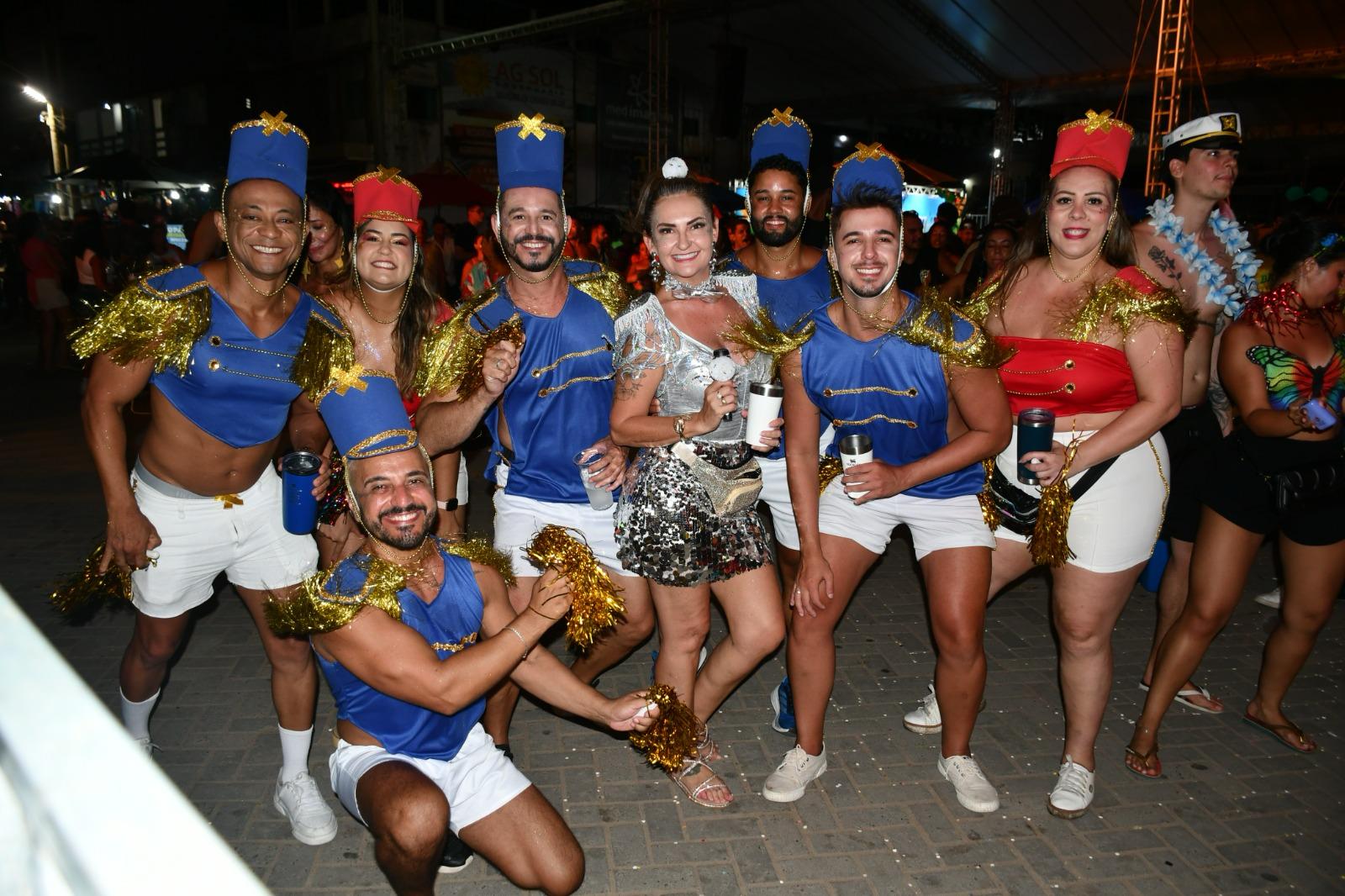 FOTOS DA TERCEIRA NOITE DO GURIRI CARNAVAL 2025: UMA NOITE MEMORÁVEL DE MÚSICA E ALEGRIA