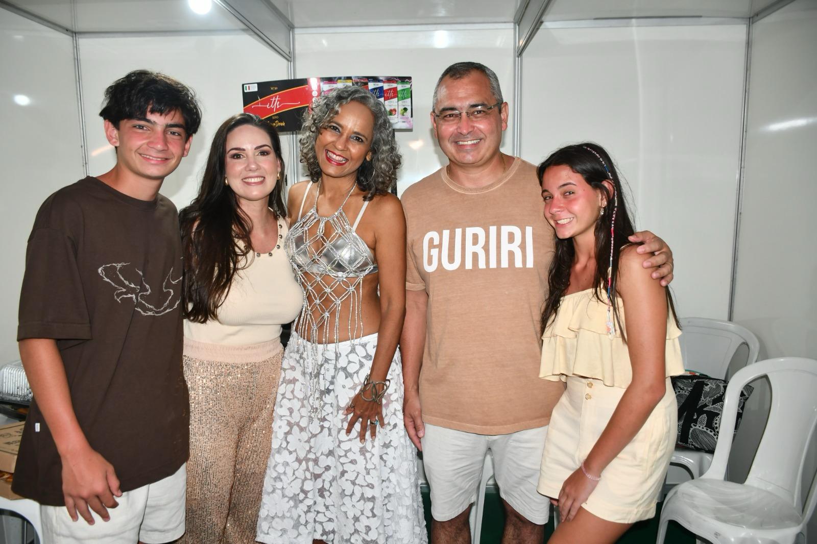 FOTOS DA TERCEIRA NOITE DO GURIRI CARNAVAL 2025: UMA NOITE MEMORÁVEL DE MÚSICA E ALEGRIA