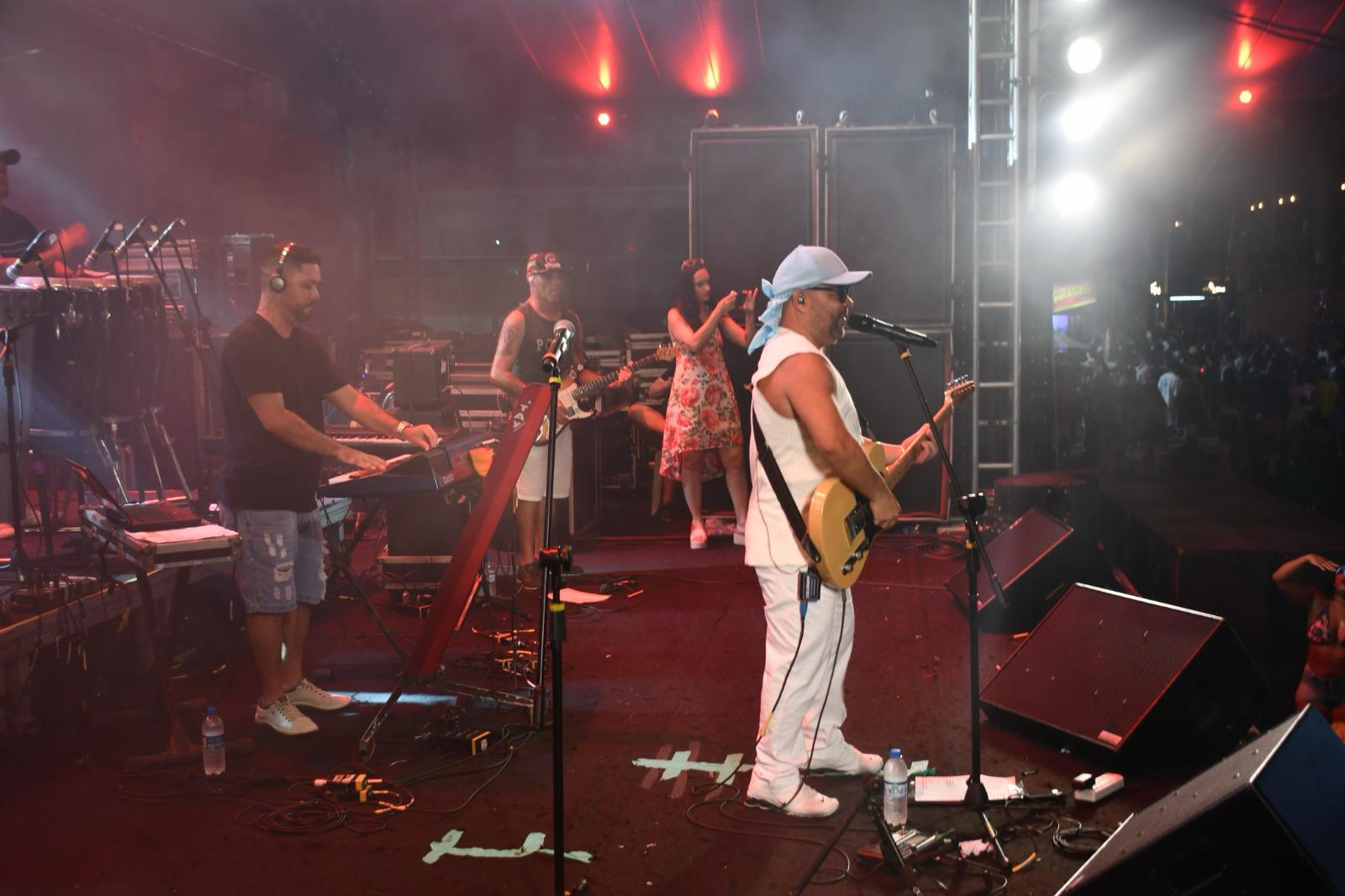 FOTOS DA TERCEIRA NOITE DO GURIRI CARNAVAL 2025: UMA NOITE MEMORÁVEL DE MÚSICA E ALEGRIA
