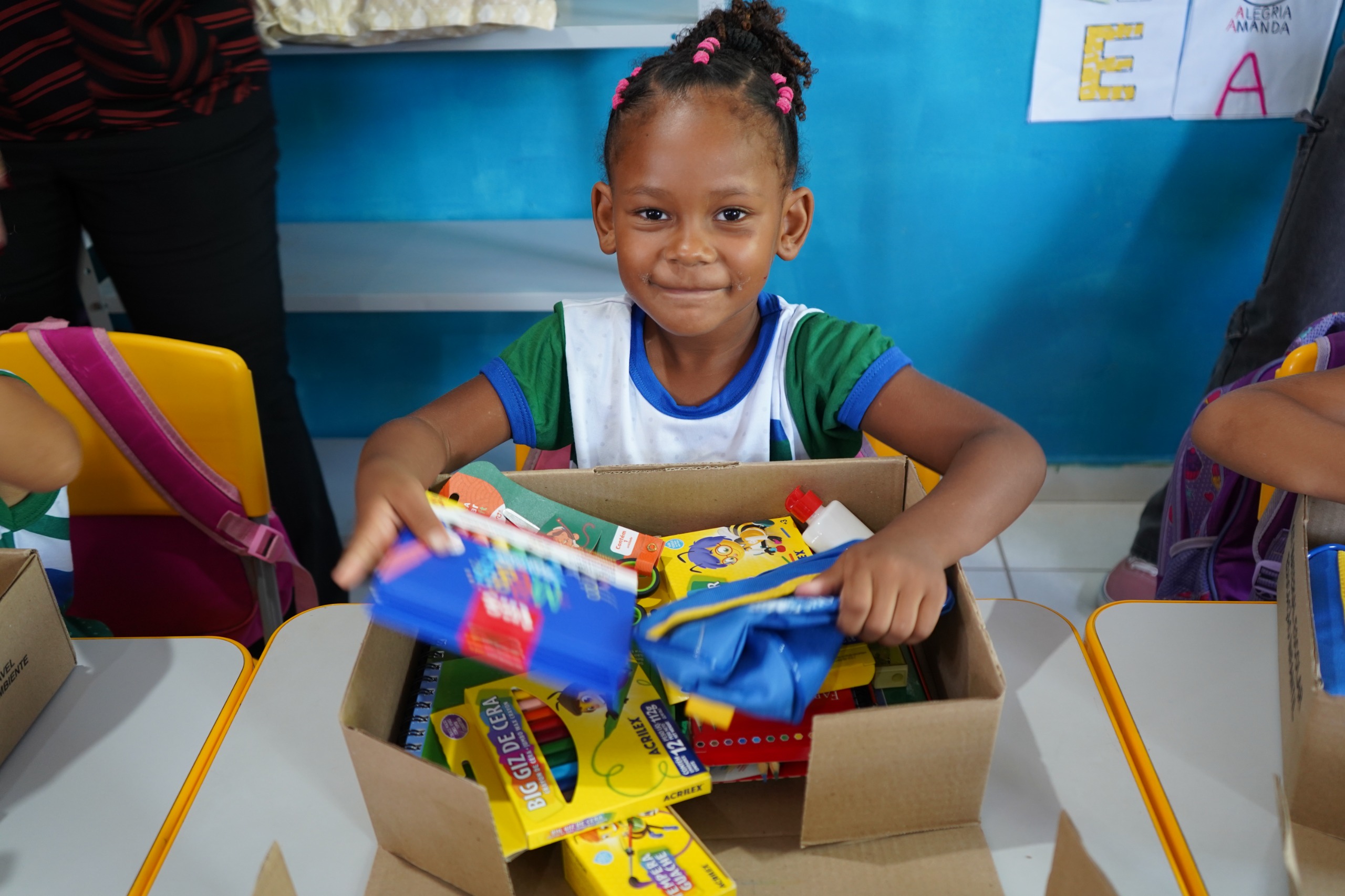 UM SONHO REALIZADO: PREFEITURA REALIZA ENTREGAS DOS UNIFORMES ESCOLARES EM SÃO MATEUS