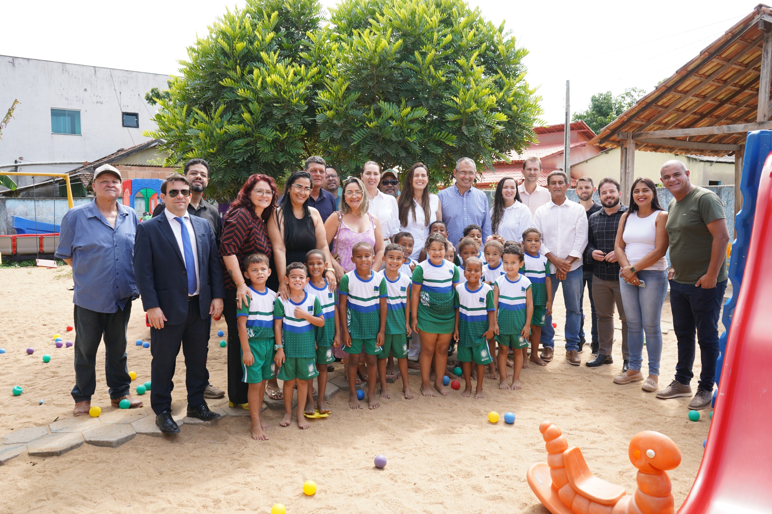 UM SONHO REALIZADO: PREFEITURA REALIZA ENTREGAS DOS UNIFORMES ESCOLARES EM SÃO MATEUS