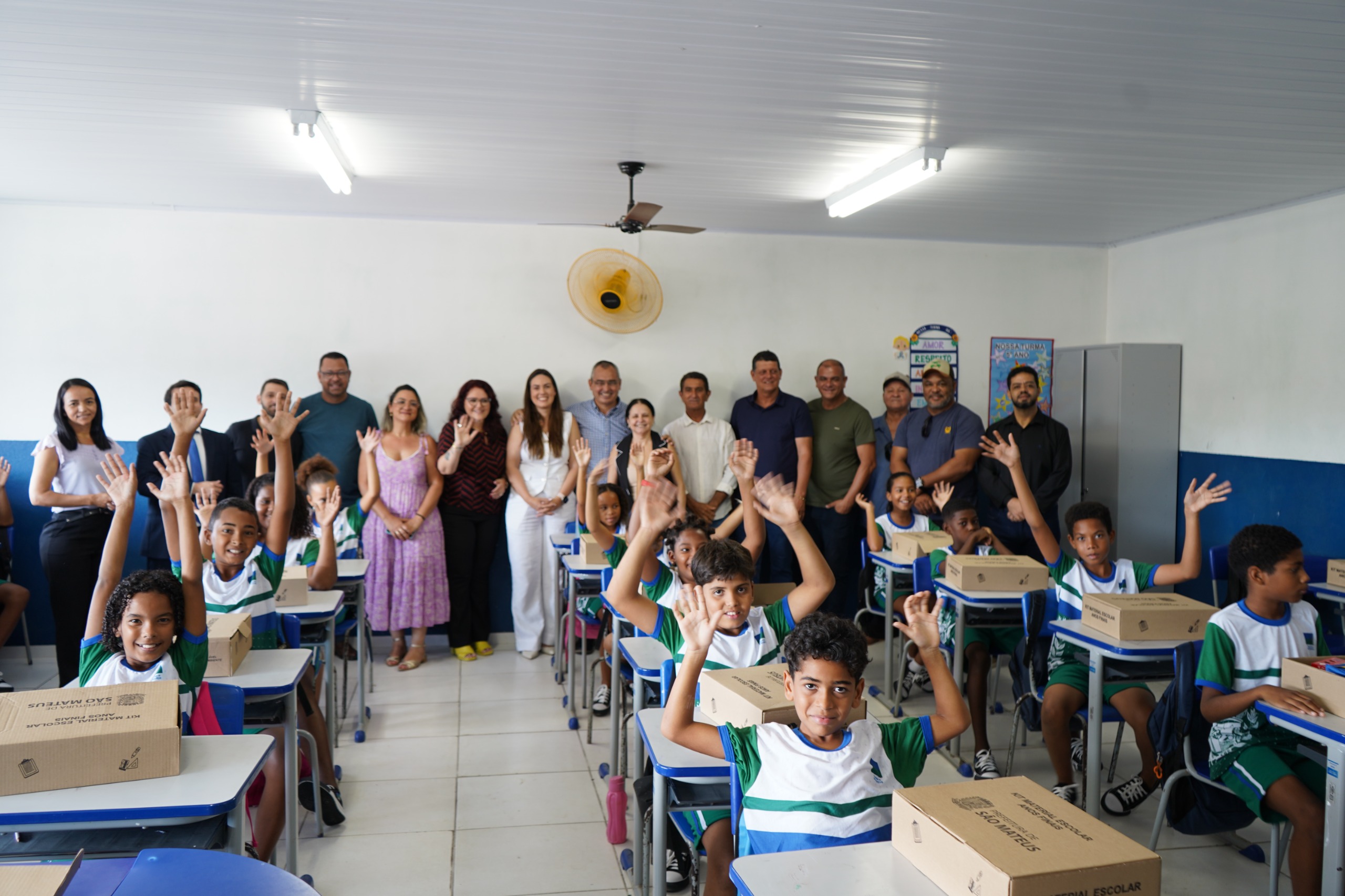 UM SONHO REALIZADO: PREFEITURA REALIZA ENTREGAS DOS UNIFORMES ESCOLARES EM SÃO MATEUS