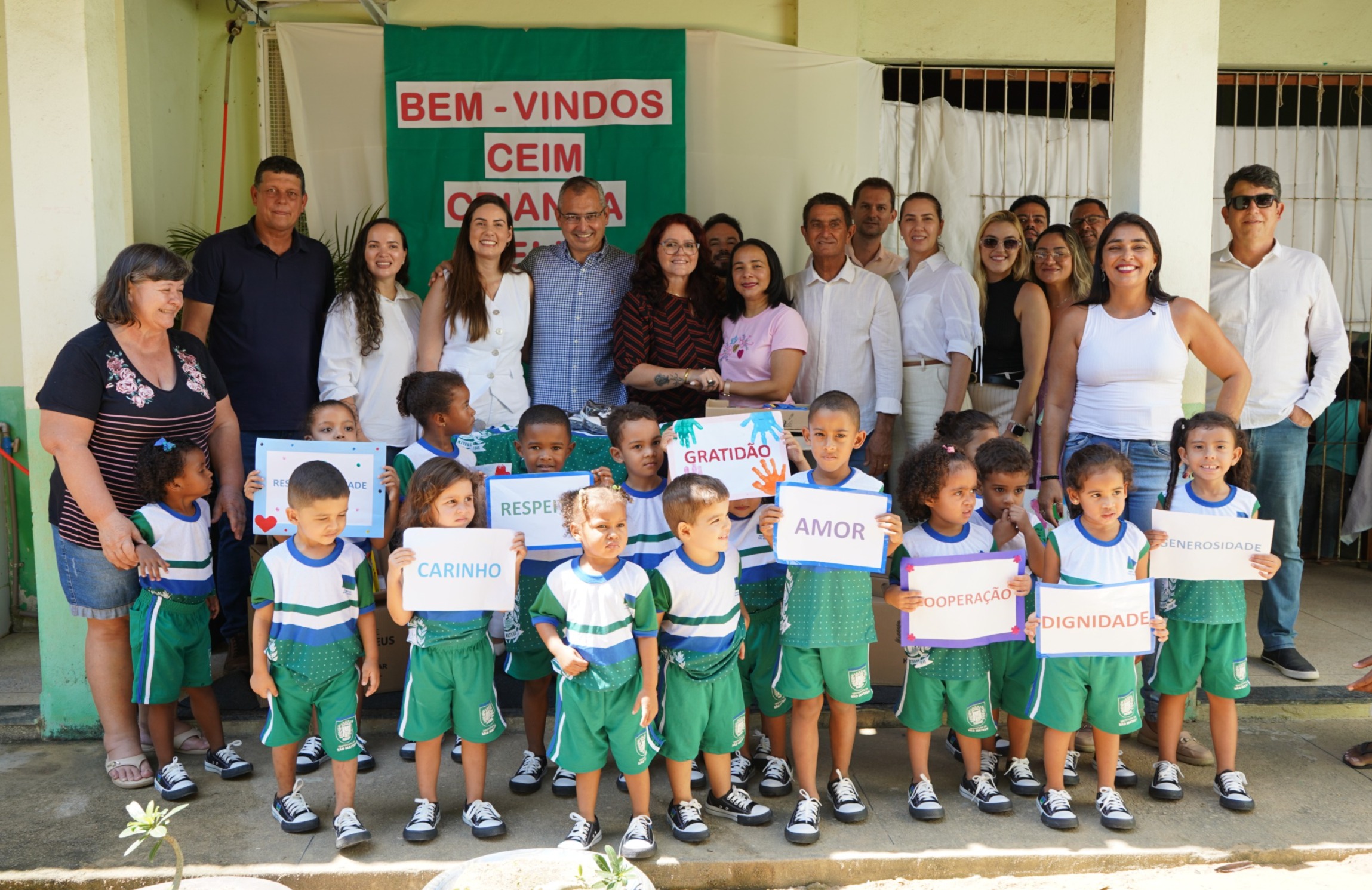 UM SONHO REALIZADO: PREFEITURA REALIZA ENTREGAS DOS UNIFORMES ESCOLARES EM SÃO MATEUS