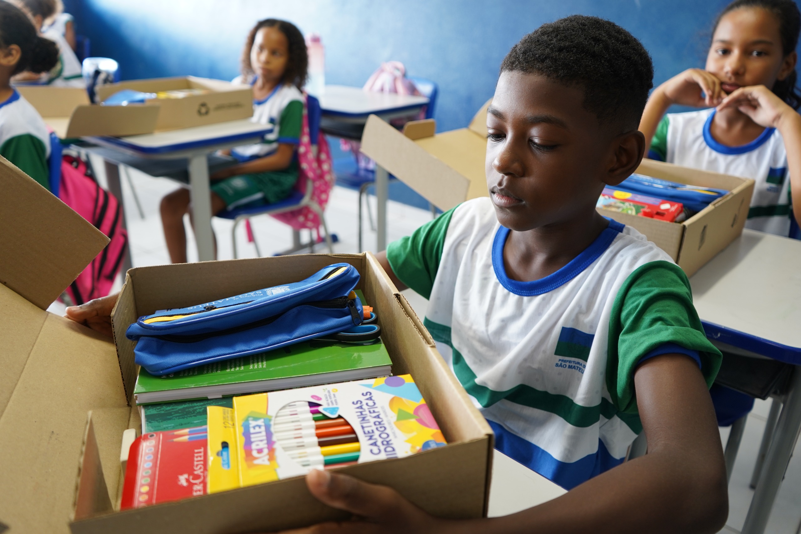 UM SONHO REALIZADO: PREFEITURA REALIZA ENTREGAS DOS UNIFORMES ESCOLARES EM SÃO MATEUS